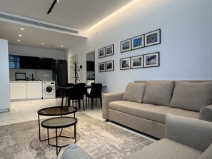 Living area - Swift Suites Limassol (Limassol)