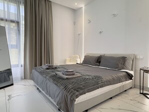 In-room safe, blackout drapes, soundproofing, iron/ironing board - Swift Suites Limassol (Limassol)