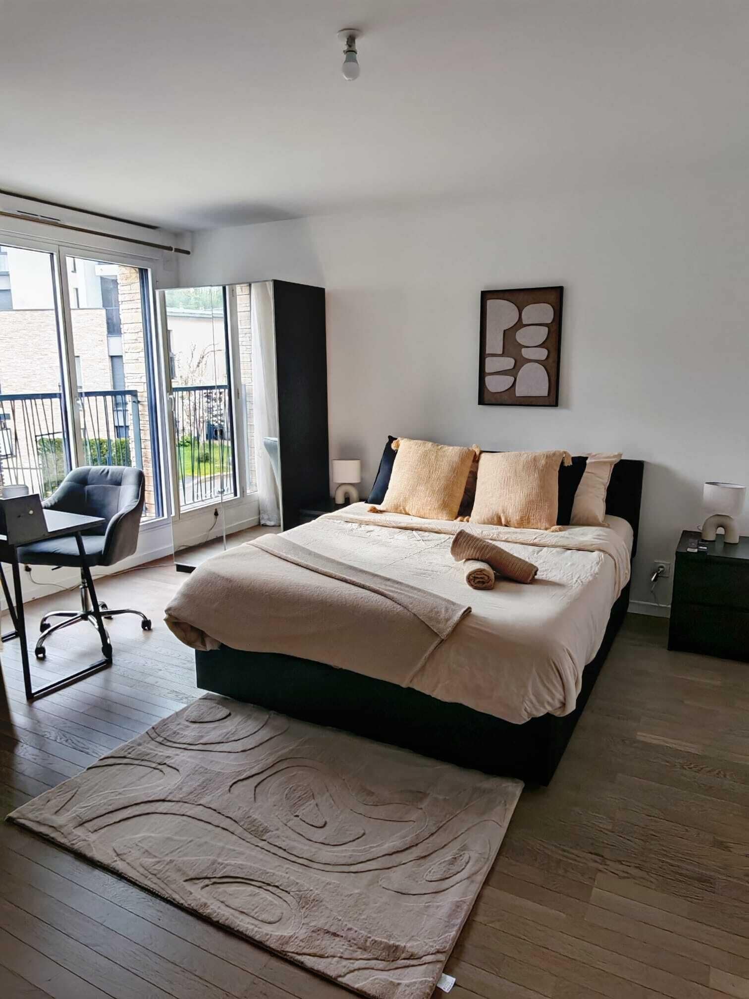 2 bedrooms, iron/ironing board, internet, bed sheets