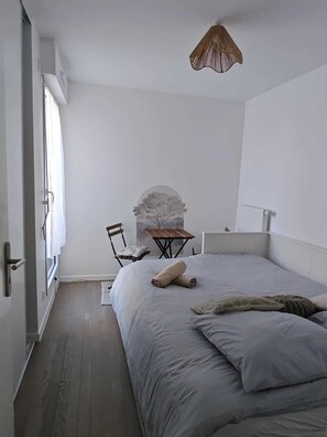 2 chambres, fer et planche à repasser, accès Internet, draps fournis