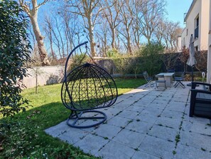 Outdoor dining - House near Versailles & Paris with parking (Louveciennes)