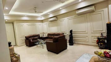 Apartment, 2 Bedrooms, Smoking, Balcony | Interior