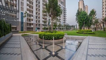 Apartment, 2 Bedrooms, Smoking, Balcony | Property grounds