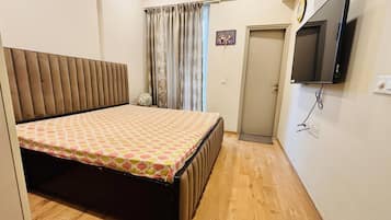 Apartment, 2 Bedrooms, Smoking, Balcony | 2 bedrooms
