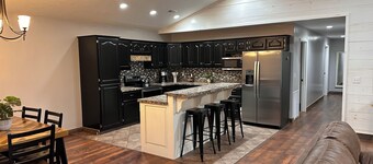 Hill House - Family friendly escape in the Ozarks! 2 miles from Current River