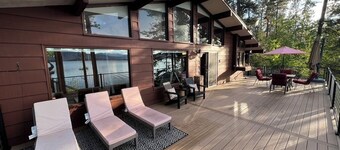 Serene 5-bedroom cabin in Big Arm perfect for your getaway
