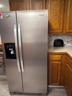 Interior - Charming 3-Bedroom - Quiet Setting, with a Big Yard, and an Office/Craft Space (Rochester)