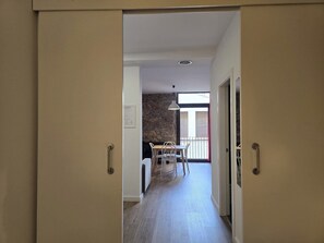 Interior - Old town apartment 1hab con terraza comun (Barcelona)
