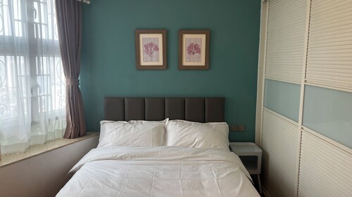 Cozy and Convenient apartment in the heart of GuangZhou with WiFi and AC