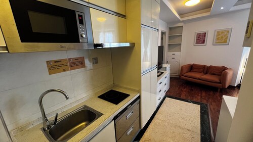 Cozy and Convenient apartment in the heart of GuangZhou with WiFi and AC