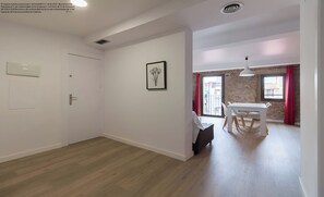 Interior - Ciutat Vella 1 hab Barcelona terraza comunitaria (Barcelona)