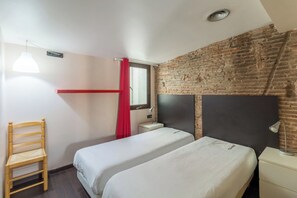 1 habitación, tabla de planchar con plancha, wifi y ropa de cama 