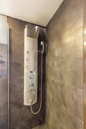 Hair dryer, towels - RAVAL 2hab terraza comunitaria (Barcelona)