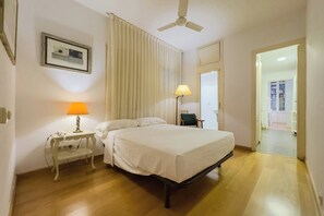 Iron/ironing board, WiFi, bed sheets - B ENRIQUE GRANADOS 2 PAX BARCELONA (Barcelona)