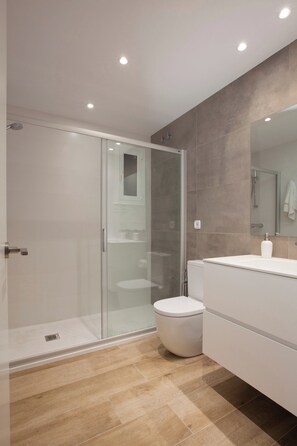 Bathroom - Diagonal / Paseo de Gracia 2 pax (Barcelona)