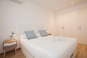 Iron/ironing board, WiFi, bed sheets - Diagonal / Paseo de Gracia 2 pax (Barcelona)