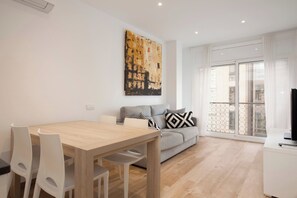 Living area - Diagonal / Paseo de Gracia 2 pax (Barcelona)