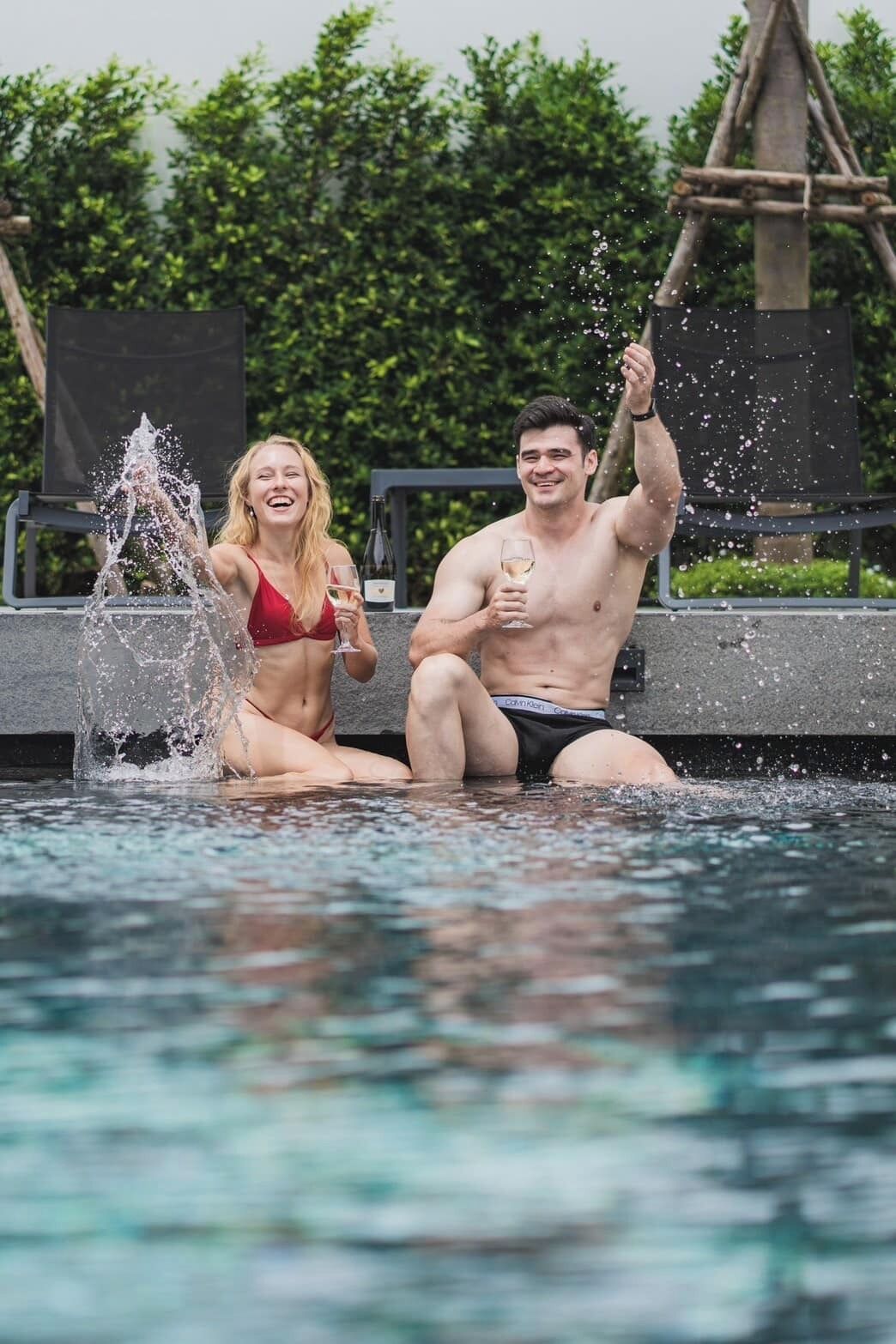 สระว่ายน้ำ