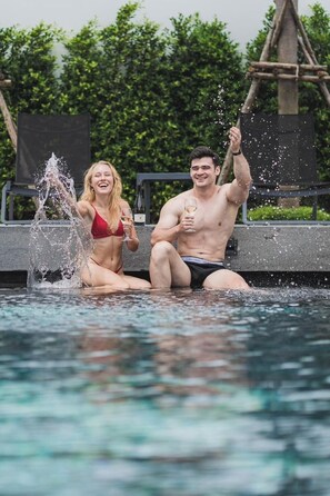 สระว่ายน้ำ