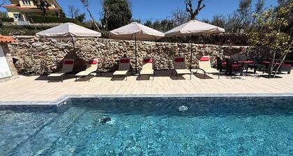 Peaceful Countryside Escape with Pool - 4 Bedrooms & Full Comfort