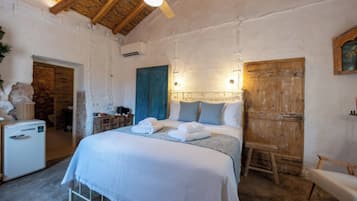 Holiday Cottage with Private Yard | Sábanas de algodón egipcio y ropa de cama de alta calidad