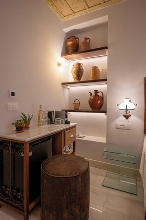 Deluxe Double Room | Interior - La Belle Hélène de Menelas (Mykines)