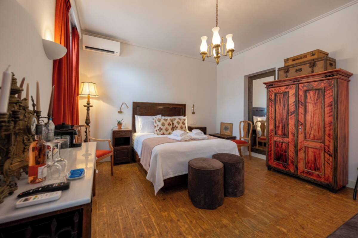 King Suite with Village View | Σεντόνια από αιγυπτιακό βαμβάκι, κλινοσκεπάσματα υψηλής ποιότητας 