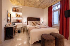 Deluxe Room with Village View | Seprai katun Mesir, seprai premium, bantalan ekstra lembut, dan brankas