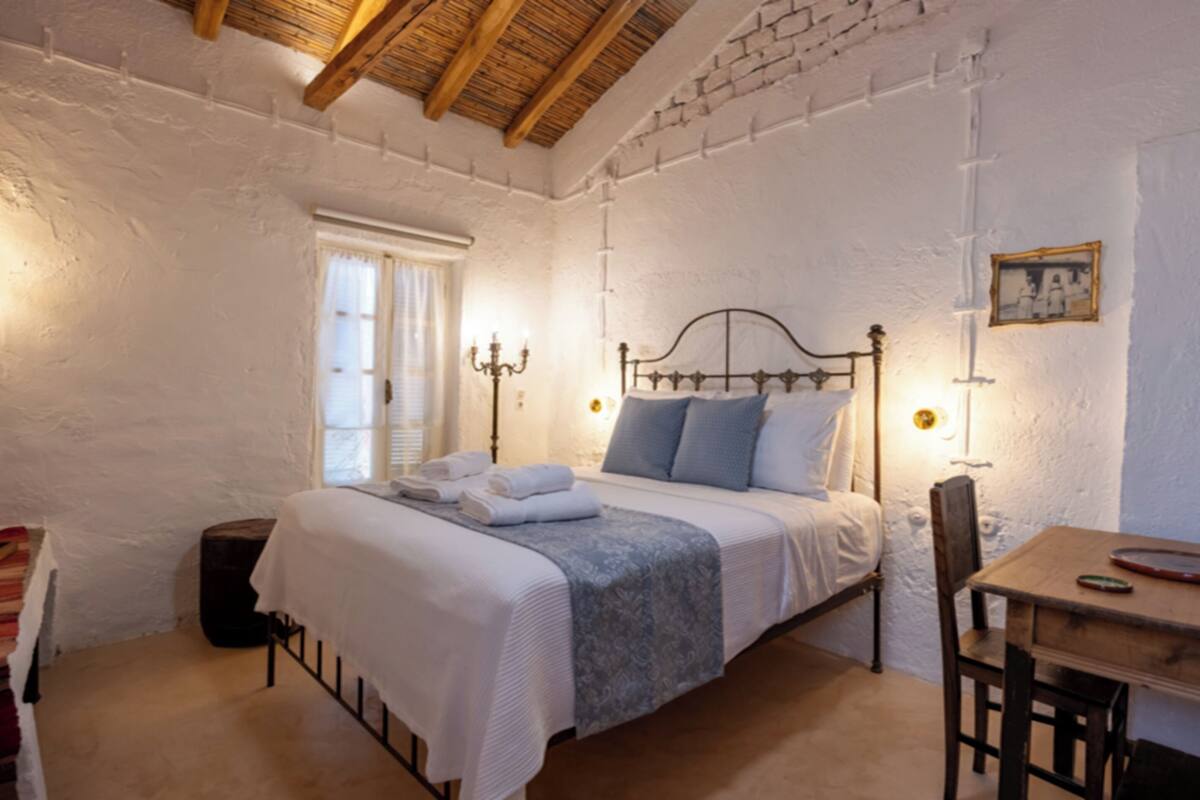 Holiday Cottage with Private Yard | Σεντόνια από αιγυπτιακό βαμβάκι, κλινοσκεπάσματα υψηλής ποιότητας 
