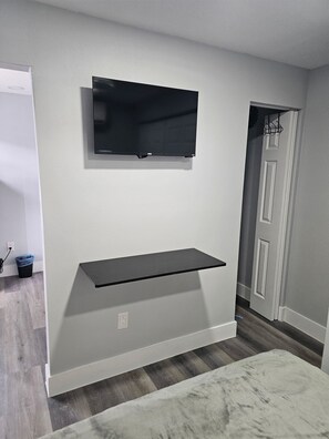 1 bedroom, free WiFi, bed sheets - Cheerful apt in the heart of Town n Country, FL! (Tampa)