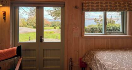 Beautiful, self‑contained shepherd’s hut overlooking the River Clyde