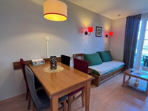 Dining - Vrbo Property (Monflanquin)
