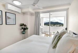 2 bedrooms, iron/ironing board, WiFi, bed sheets - Cairns Central Adjacent Suites Steps to Esplanade (Cairns)