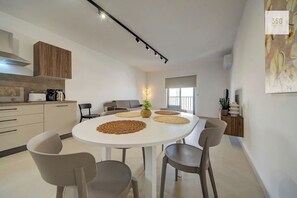 Dining - Premium 2BR Apartment Near University & Marina (Msida)