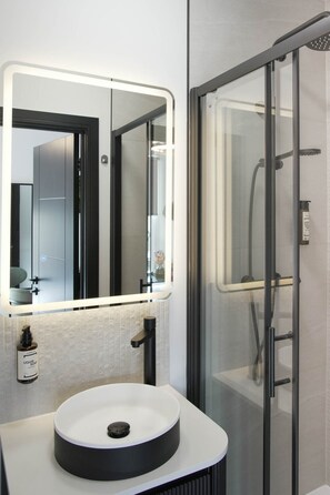 Bathroom - The Sixty | Compact Modern Studio | Cardiff City (Cardiff)
