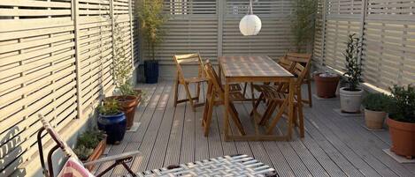 屋外ダイニングエリア