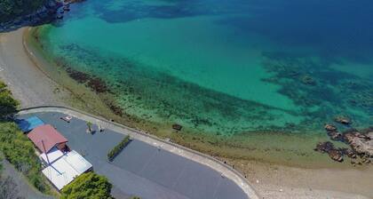 Villa for rent by the sea with outdoor hot tub and covered BBQ Grill terrace with spectacular beachside location