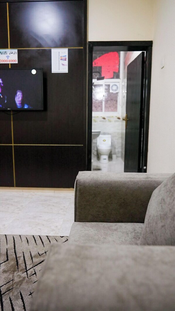 Three Bedroom Apartment | 起居区