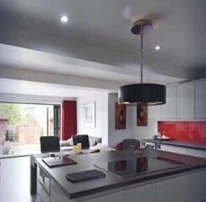 Private kitchen - Old Basing Retreat is a sleek 3 bedroom, 2 bathroom home in historic village. (Basingstoke)