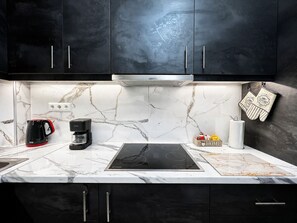 Private kitchen - J&N Exclusive living by ΜΡS (Athina)