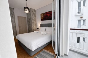Fer et planche à repasser, accès Internet, draps fournis