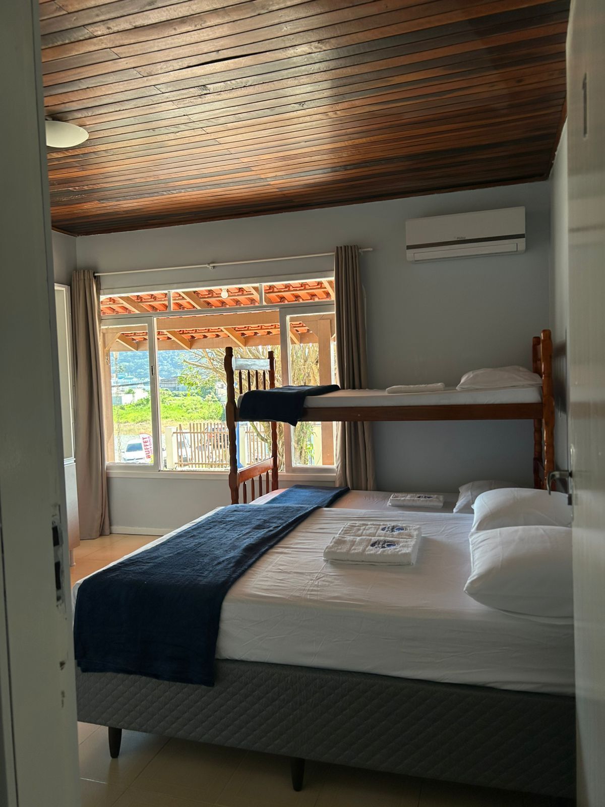 Minibar, iron/ironing board, free WiFi
