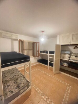 Room - House with Jacuzzi in Juquehy for 12, 400m from the beach. (São Sebastião)