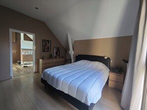 Iron/ironing board, WiFi, bed sheets - Superb 187m² loft near Paris - Sleeps 6 - Perfect for creating memories (Colombes)