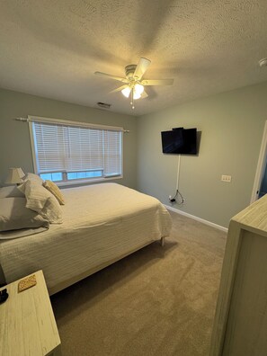 Room - Your Coastal Escape Awaits! 2 Bedroom 2 Bath Waterway Community Sleeps 6! (North Myrtle Beach)