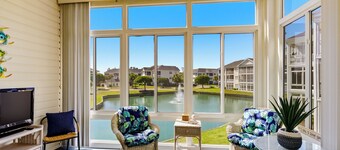 Your Coastal Escape Awaits! 2 Bedroom 2 Bath Waterway Community Sleeps 6!