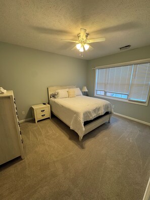 Room - Your Coastal Escape Awaits! 2 Bedroom 2 Bath Waterway Community Sleeps 6! (North Myrtle Beach)