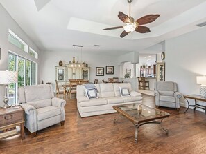 TV - Charming Large 3-bedroom 2 bath house in The Villages. (The Villages)
