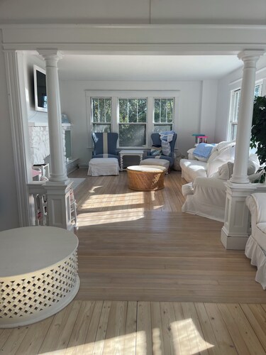 Dream Summer Escape 5-bedroom waterfront retreat in Westerly!