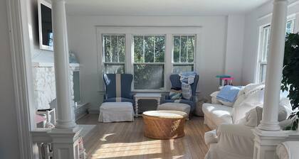 Dream Summer Escape 5-bedroom waterfront retreat in Westerly!